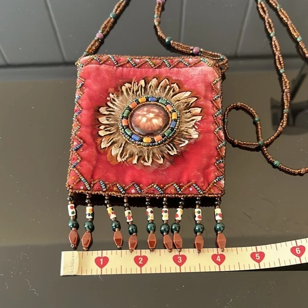 Hobo velvet pouch with beaded shoulder strap - Picture 7 of 8